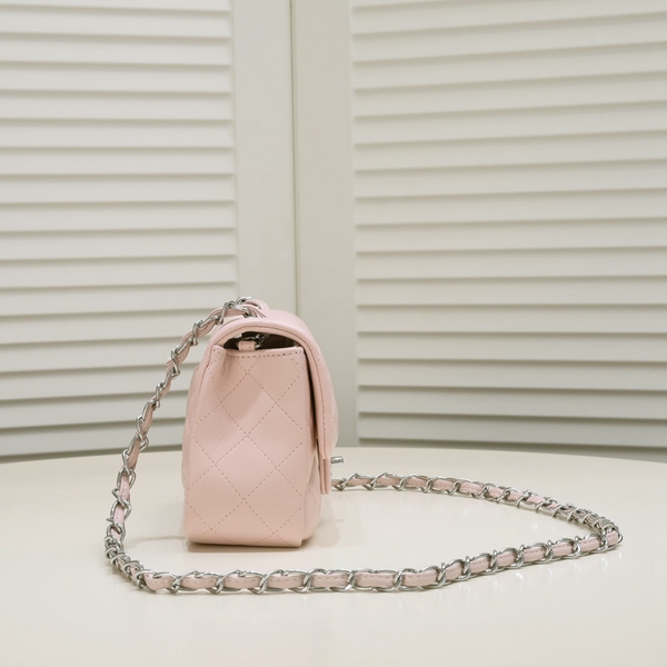 シャネルバッグ背面デザイン